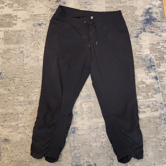 Athleta Black Prima Capri Crop Pants Featherweight Smocked Hem Pullon Size 8 - Picture 1 of 16